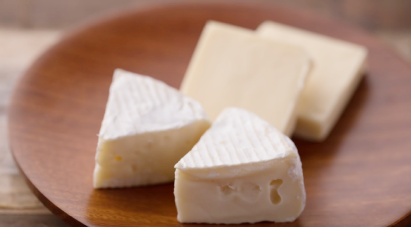 フランス産のカマンベールとチェダーチーズを使用